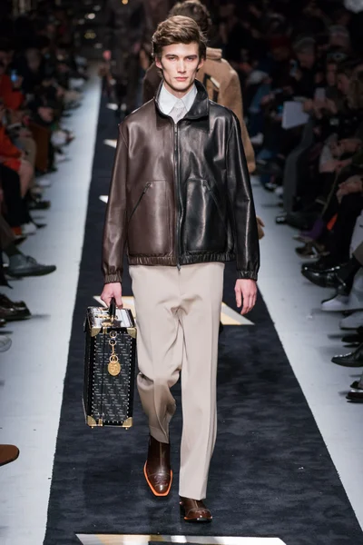 Look 11